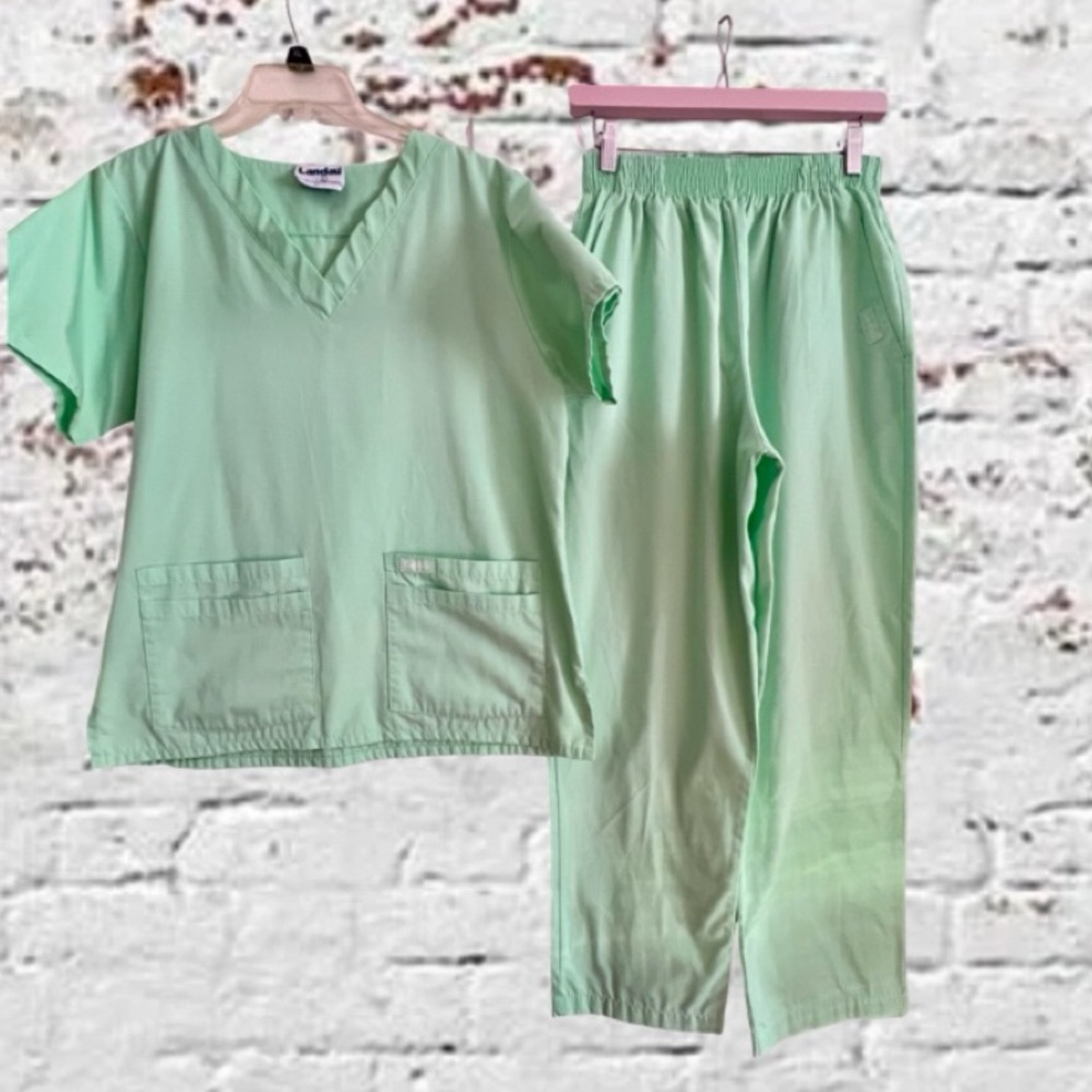 Landau Aqua or Pistachio Green Scrub Set Top Bottoms Size Medium - Picture 12 of 15